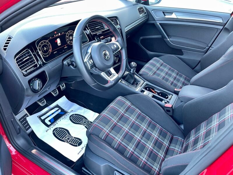VOLKSWAGEN Golf GTI PERFORMANCE