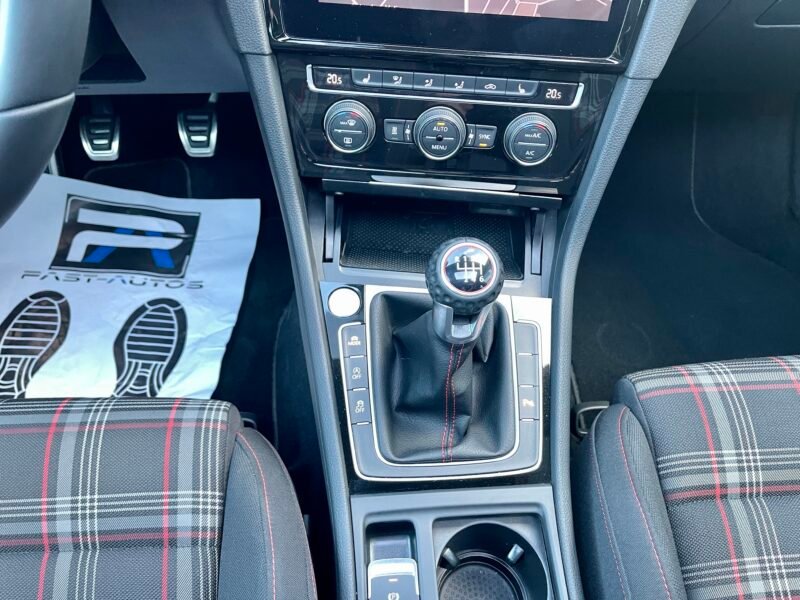 VOLKSWAGEN Golf GTI PERFORMANCE