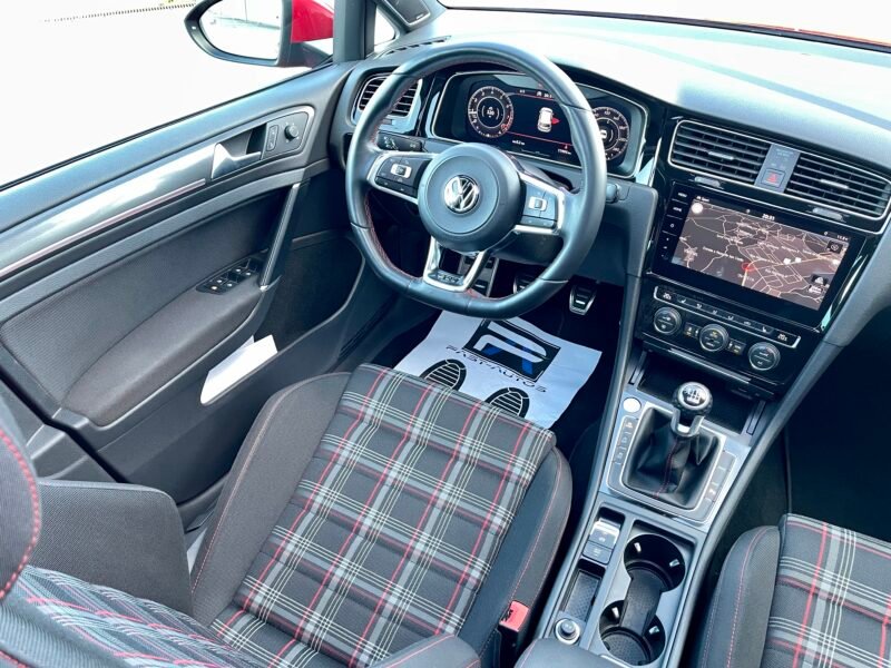 VOLKSWAGEN Golf GTI PERFORMANCE