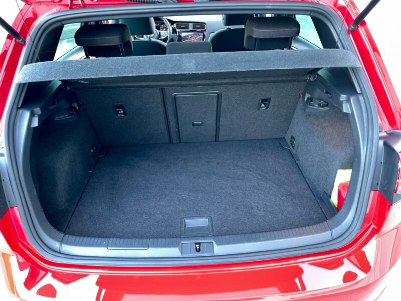 VOLKSWAGEN Golf GTI PERFORMANCE