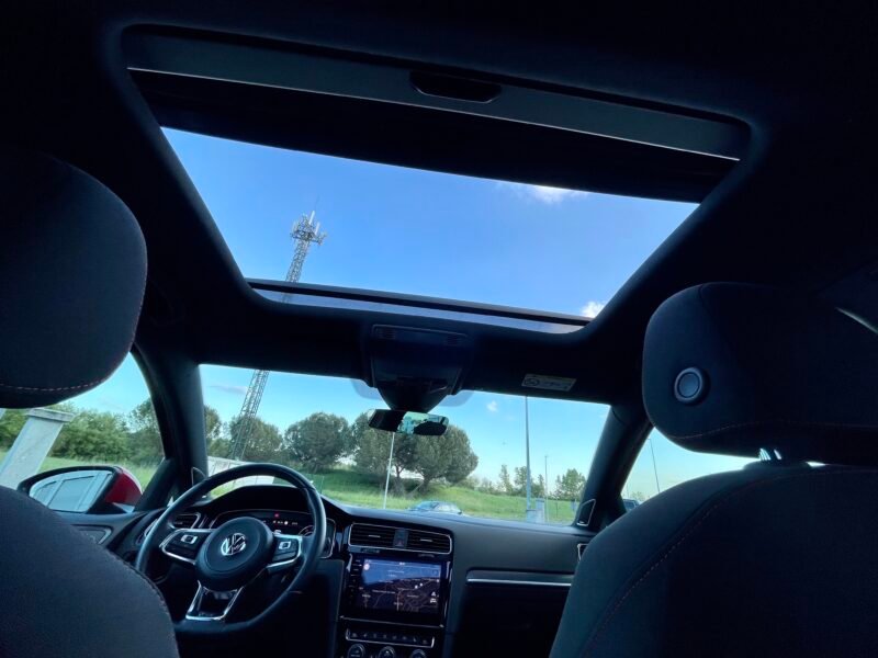 VOLKSWAGEN Golf GTI PERFORMANCE