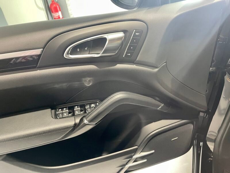 PORSCHE Cayenne S Platinium Edition