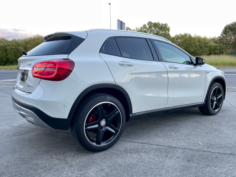 MERCEDES-BENZ GLA 220d 4MATIC 170cv EDITION 1