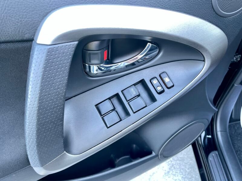 TOYOTA RAV4 D4d ADVANCE 4X4