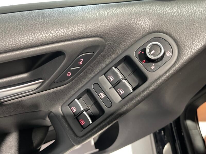 VOLKSWAGEN Golf GTI 35 ANIVERSARIO