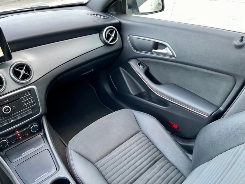 MERCEDES-BENZ CLASE CLA 220 cdi AMG