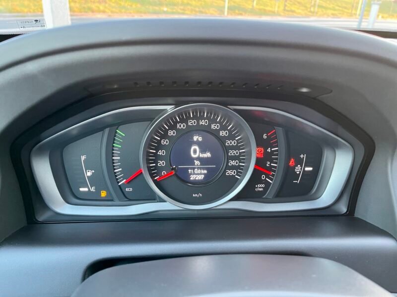 VOLVO XC60 2.0d D3 2WD momentum