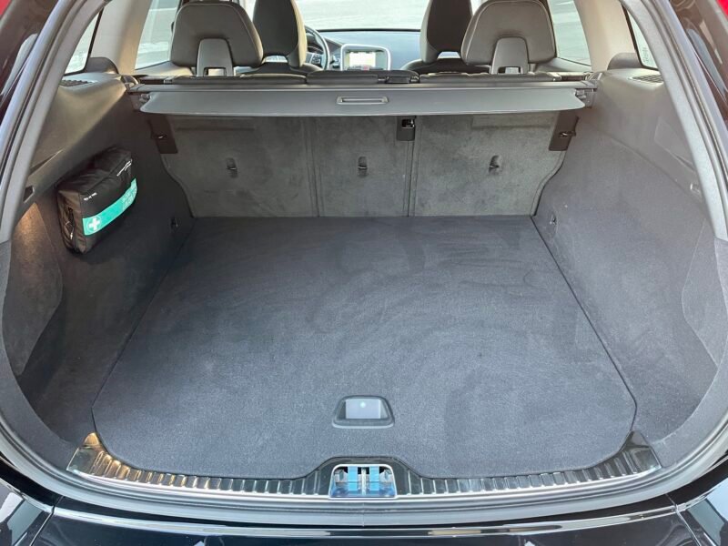 VOLVO XC60 2.0d D3 2WD momentum