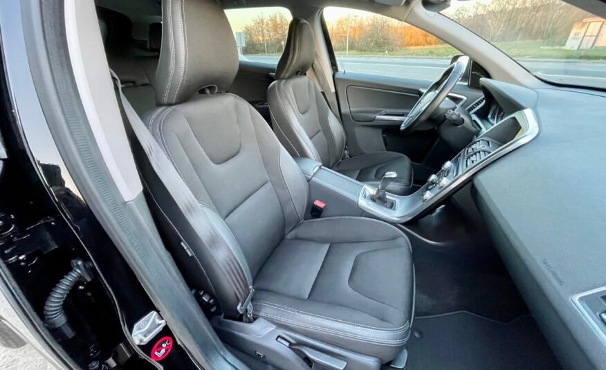 VOLVO XC60 2.0d D3 2WD momentum