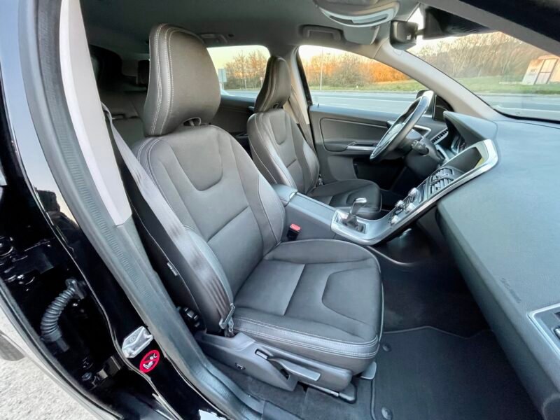 VOLVO XC60 2.0d D3 2WD momentum