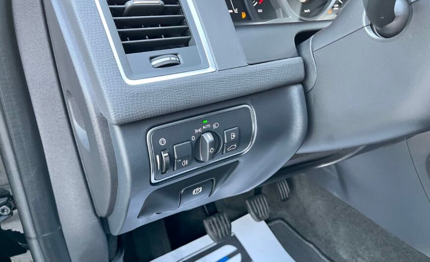 VOLVO XC60 2.0d D3 2WD momentum