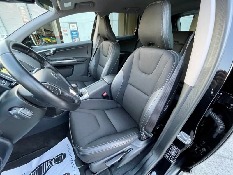 VOLVO XC60 2.0d D3 2WD momentum