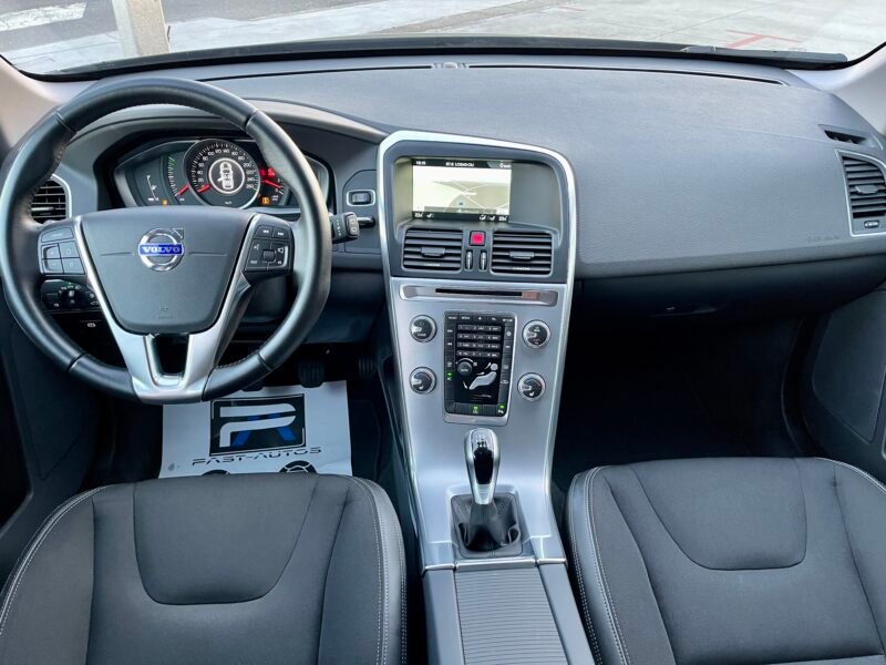 VOLVO XC60 2.0d D3 2WD momentum