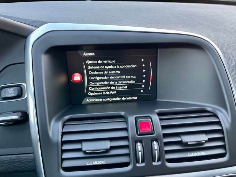 VOLVO XC60 2.0d D3 2WD momentum