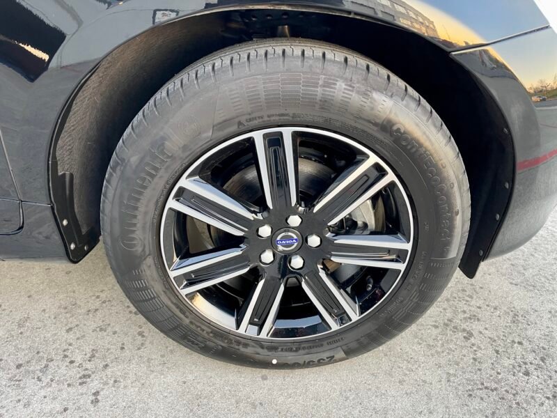 VOLVO XC60 2.0d D3 2WD momentum