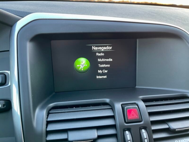 VOLVO XC60 2.0d D3 2WD momentum