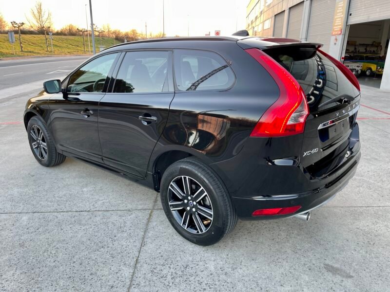 VOLVO XC60 2.0d D3 2WD momentum