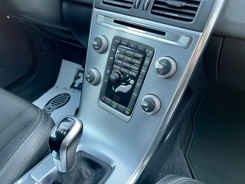 VOLVO XC60 2.0d D3 2WD momentum