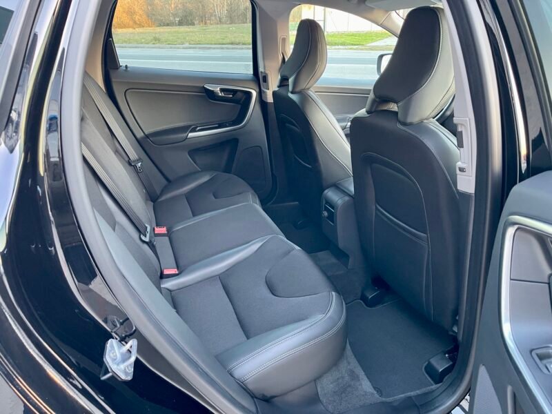 VOLVO XC60 2.0d D3 2WD momentum