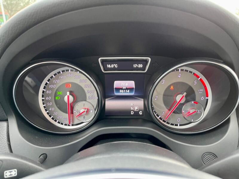 MERCEDES-BENZ CLASE CLA SHOTTING BRAKE 220D ORANGE ART