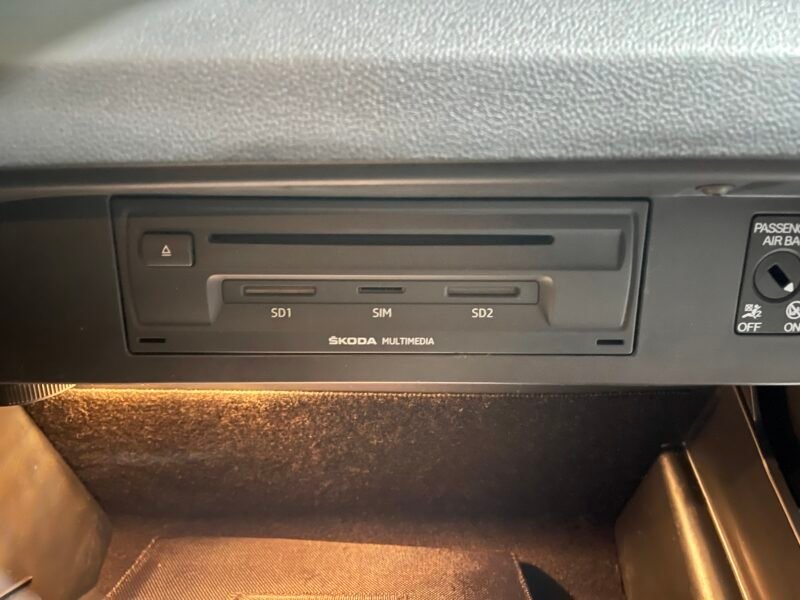 SKODA Octavia RS COMBI TDI DSG 184CV