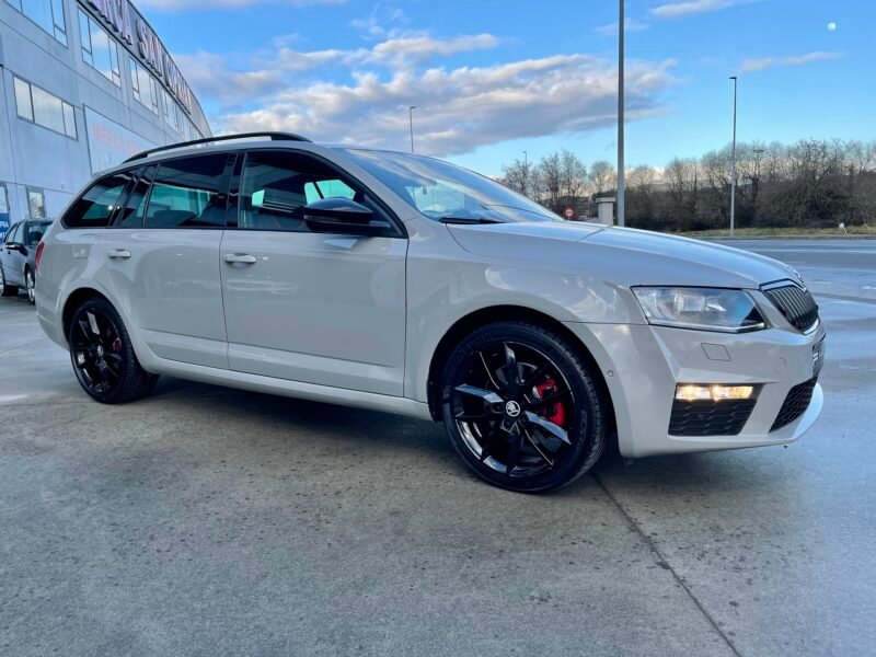 SKODA Octavia RS COMBI TDI DSG 184CV