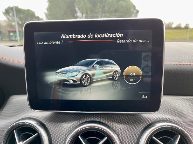 MERCEDES-BENZ CLASE CLA SHOTTING BRAKE 220D ORANGE ART