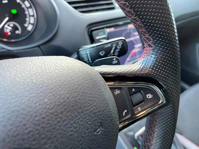 SKODA Octavia RS COMBI TDI DSG 184CV