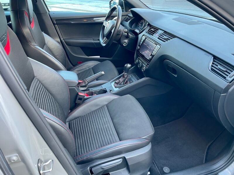 SKODA Octavia RS COMBI TDI DSG 184CV
