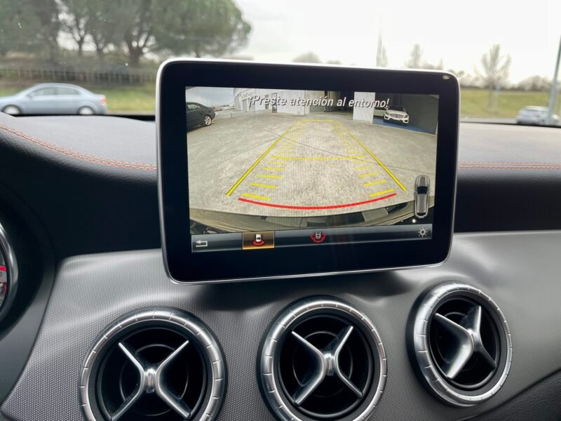 MERCEDES-BENZ CLASE CLA SHOTTING BRAKE 220D ORANGE ART