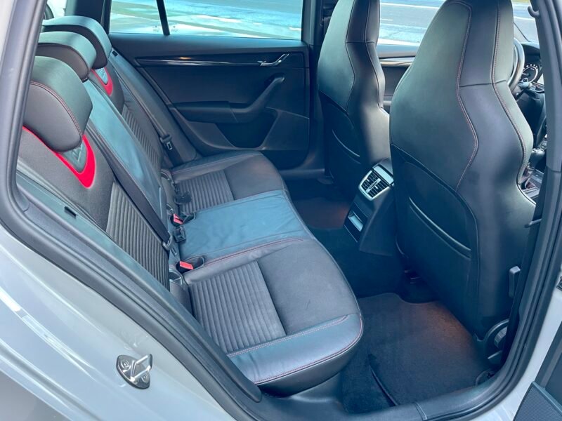 SKODA Octavia RS COMBI TDI DSG 184CV