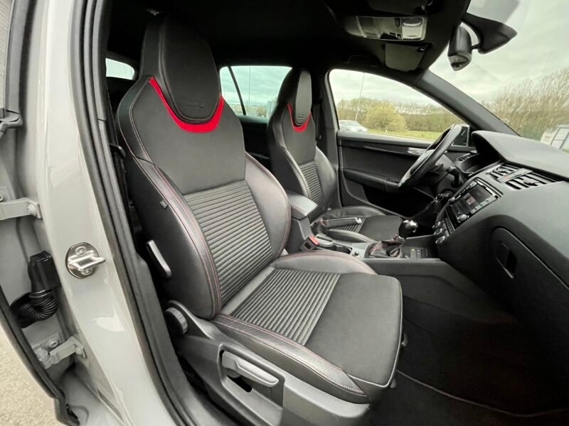 SKODA Octavia combi v-RS 2.0 TDI DSG V-RS