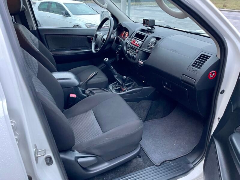 TOYOTA Hilux 2.5d 4D