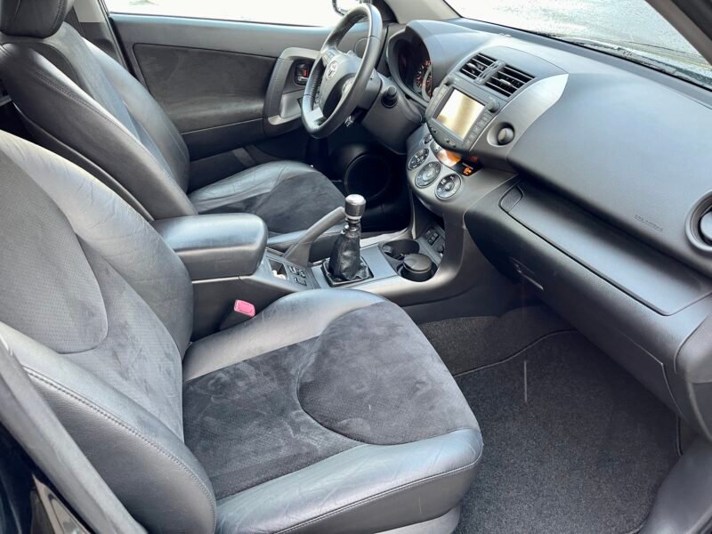 TOYOTA RAV4 D4d EXECUTIVE 4×4