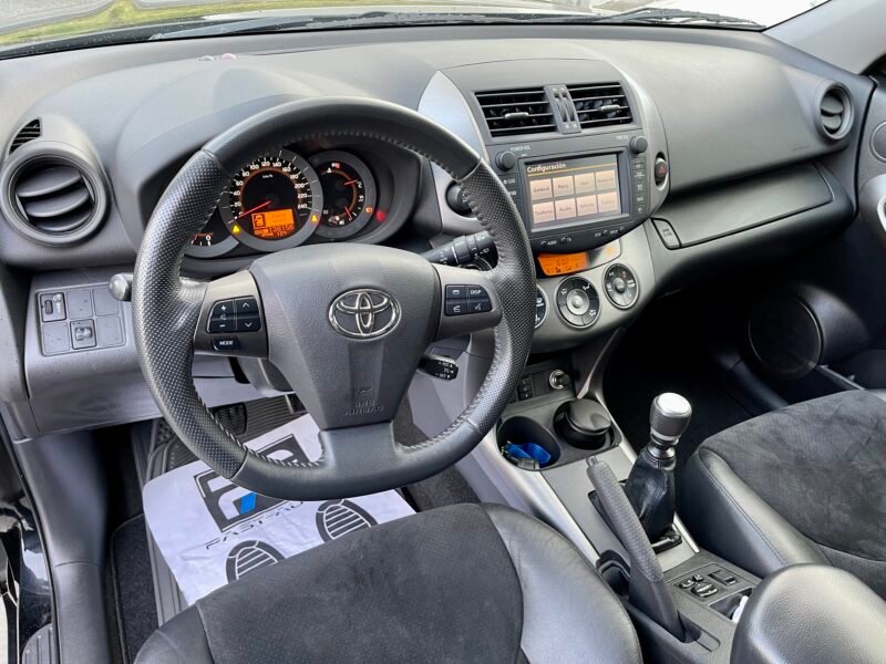 TOYOTA RAV4 D4d EXECUTIVE 4×4