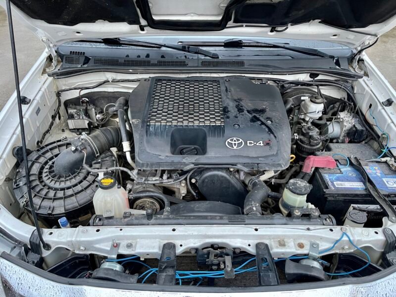TOYOTA Hilux 2.5d 4D