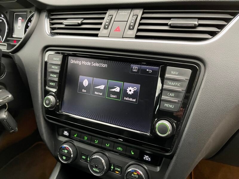 SKODA Octavia combi v-RS 2.0 TDI DSG V-RS