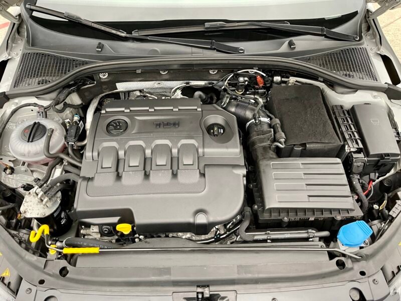 SKODA Octavia combi v-RS 2.0 TDI DSG V-RS