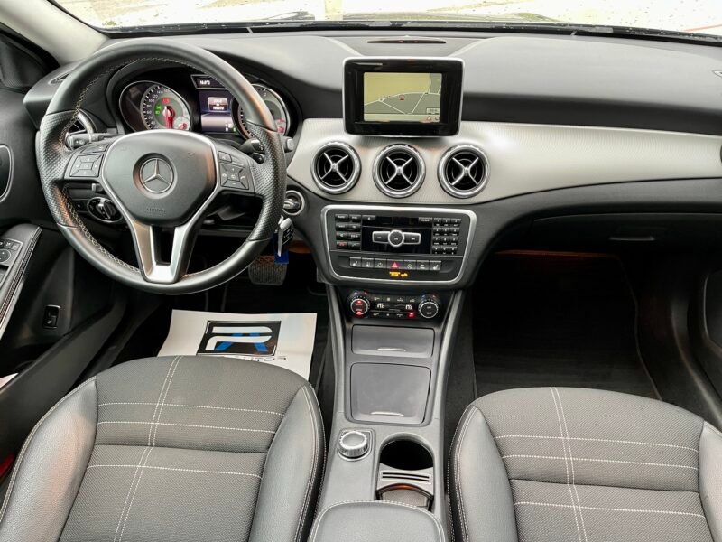 MERCEDES-BENZ CLASE GLA 220 CDI URBAN