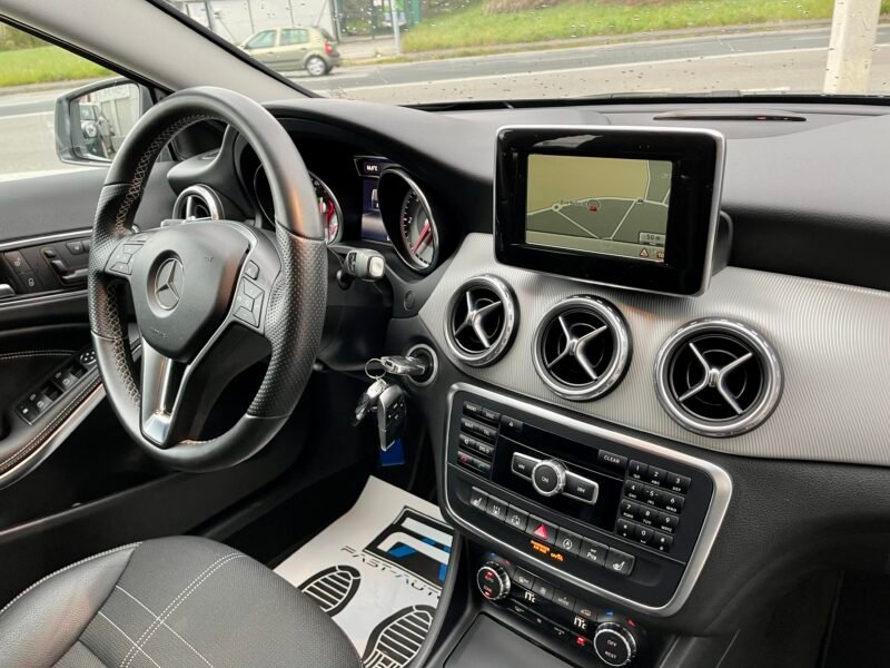 MERCEDES-BENZ CLASE GLA 220 CDI URBAN