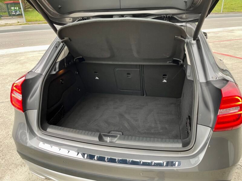 MERCEDES-BENZ CLASE GLA 220 CDI URBAN