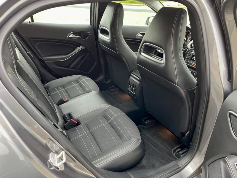 MERCEDES-BENZ CLASE GLA 220 CDI URBAN