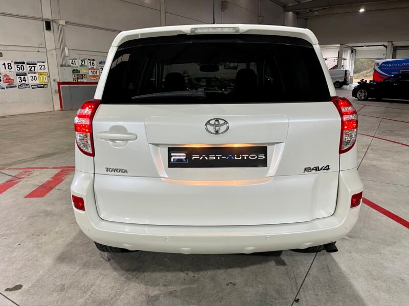 TOYOTA RAV4 D4d 4×4 2.2 D4-d ADVANCE