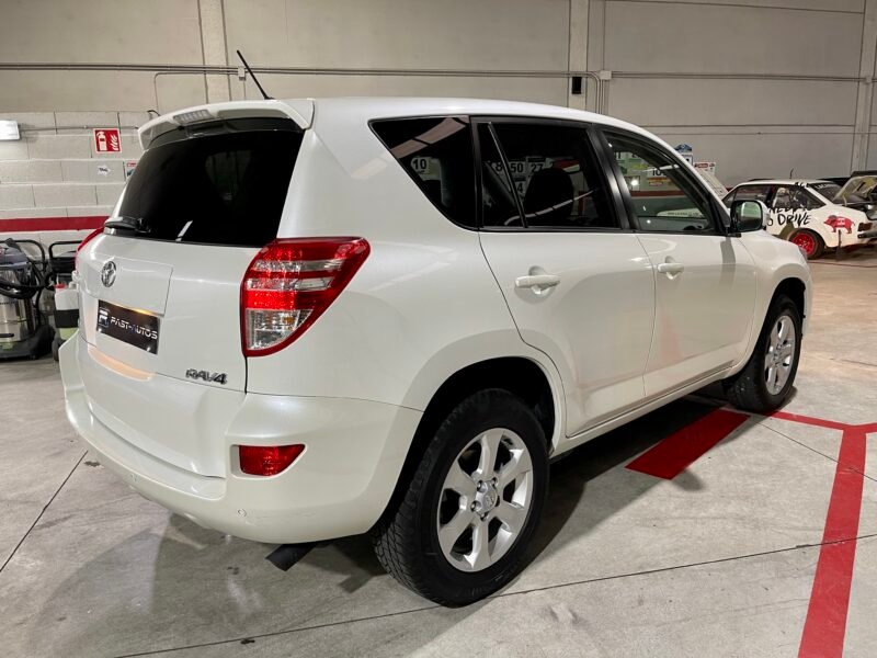 TOYOTA RAV4 D4d 4×4 2.2 D4-d ADVANCE
