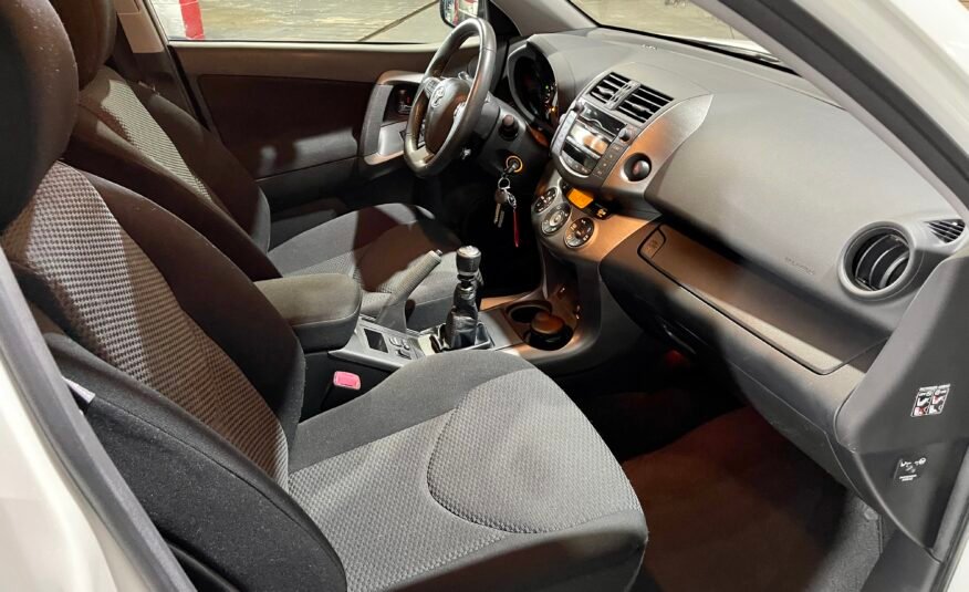 TOYOTA RAV4 D4d 4×4 2.2 D4-d ADVANCE