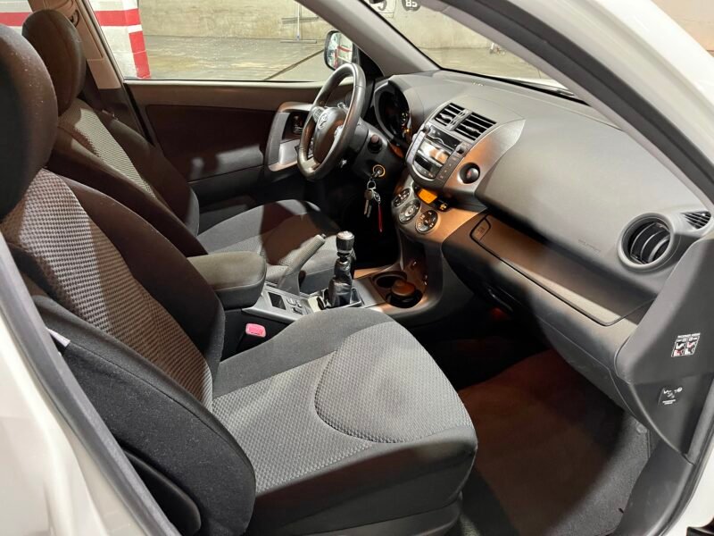 TOYOTA RAV4 D4d 4×4 2.2 D4-d ADVANCE