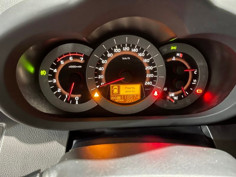 TOYOTA RAV4 D4d 4×4 2.2 D4-d ADVANCE