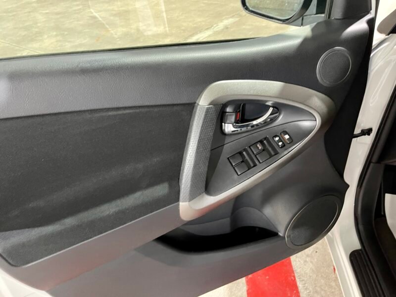 TOYOTA RAV4 D4d 4×4 2.2 D4-d ADVANCE