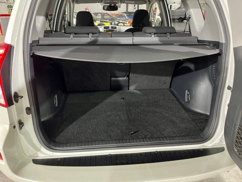 TOYOTA RAV4 D4d 4×4 2.2 D4-d ADVANCE