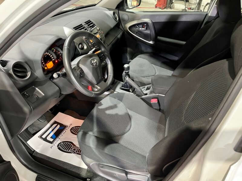 TOYOTA RAV4 D4d 4×4 2.2 D4-d ADVANCE